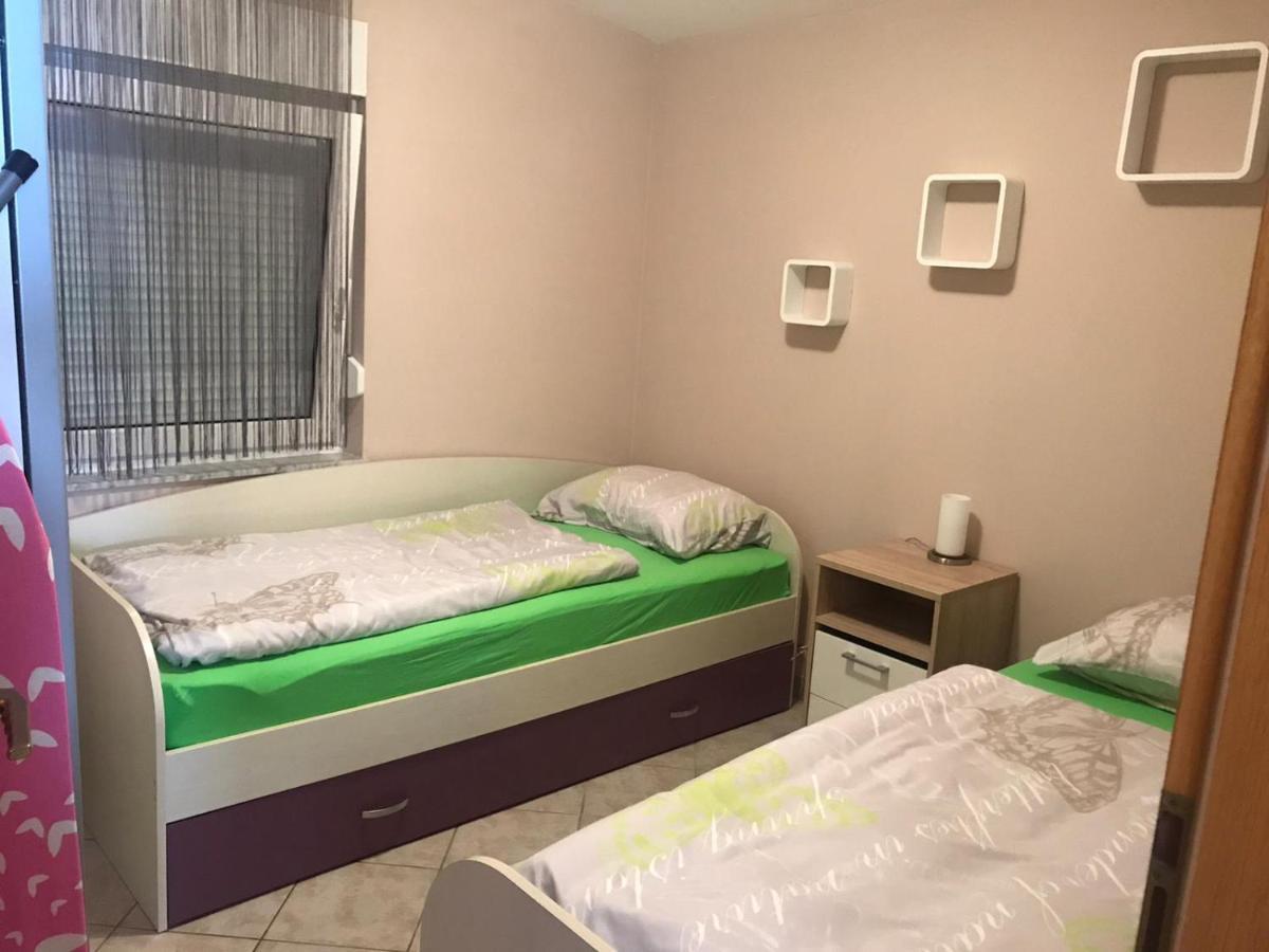 Apartman Petra 1 Vir Exterior photo
