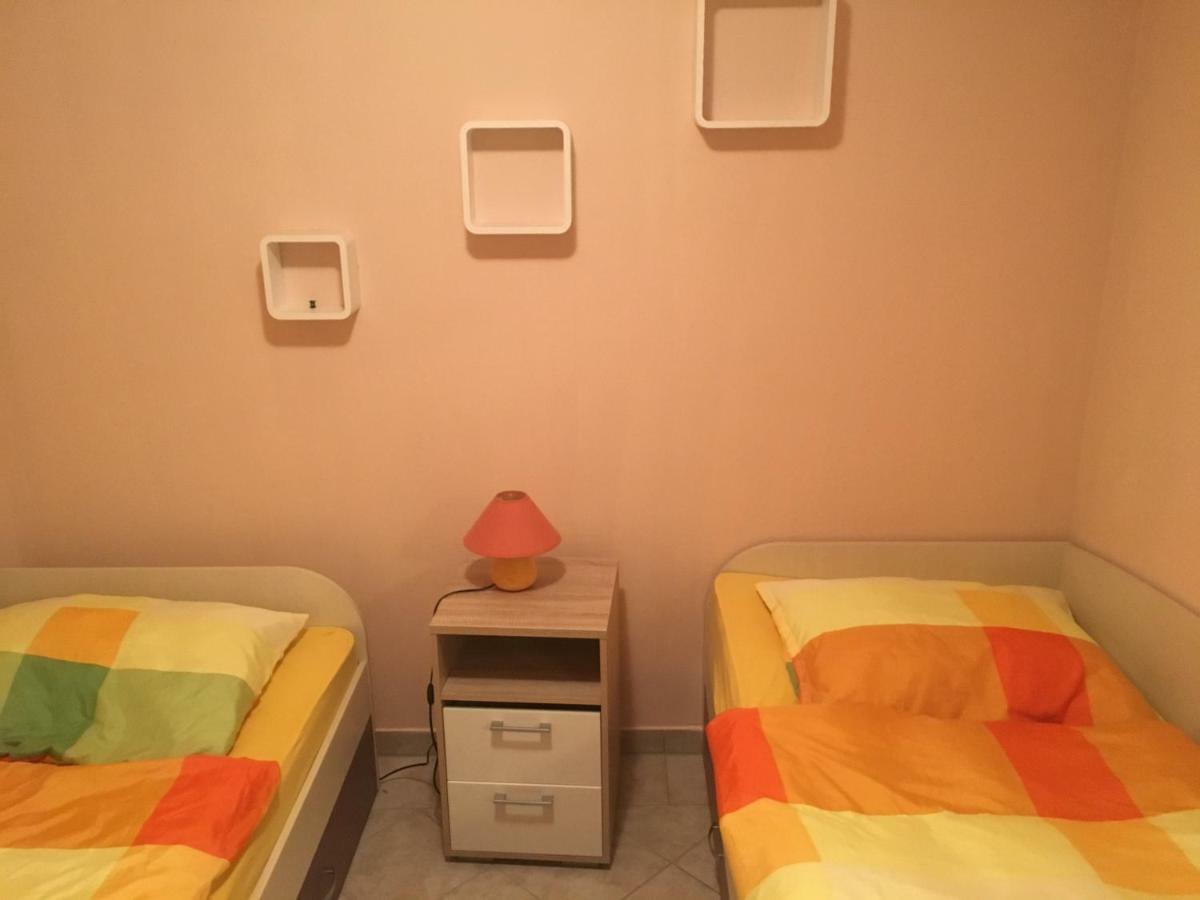 Apartman Petra 1 Vir Exterior photo