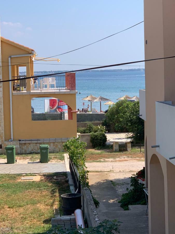 Apartman Petra 1 Vir Exterior photo